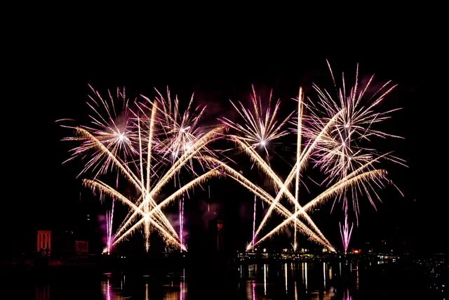 Feu d’artifice dans le ciel nocturne — Les escapades d’Alexandra